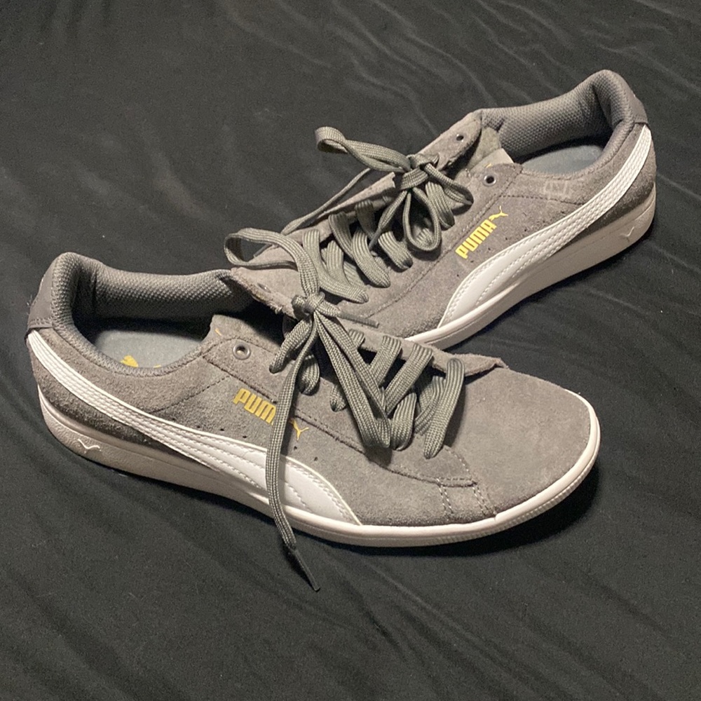 Size 8 Puma sneakers